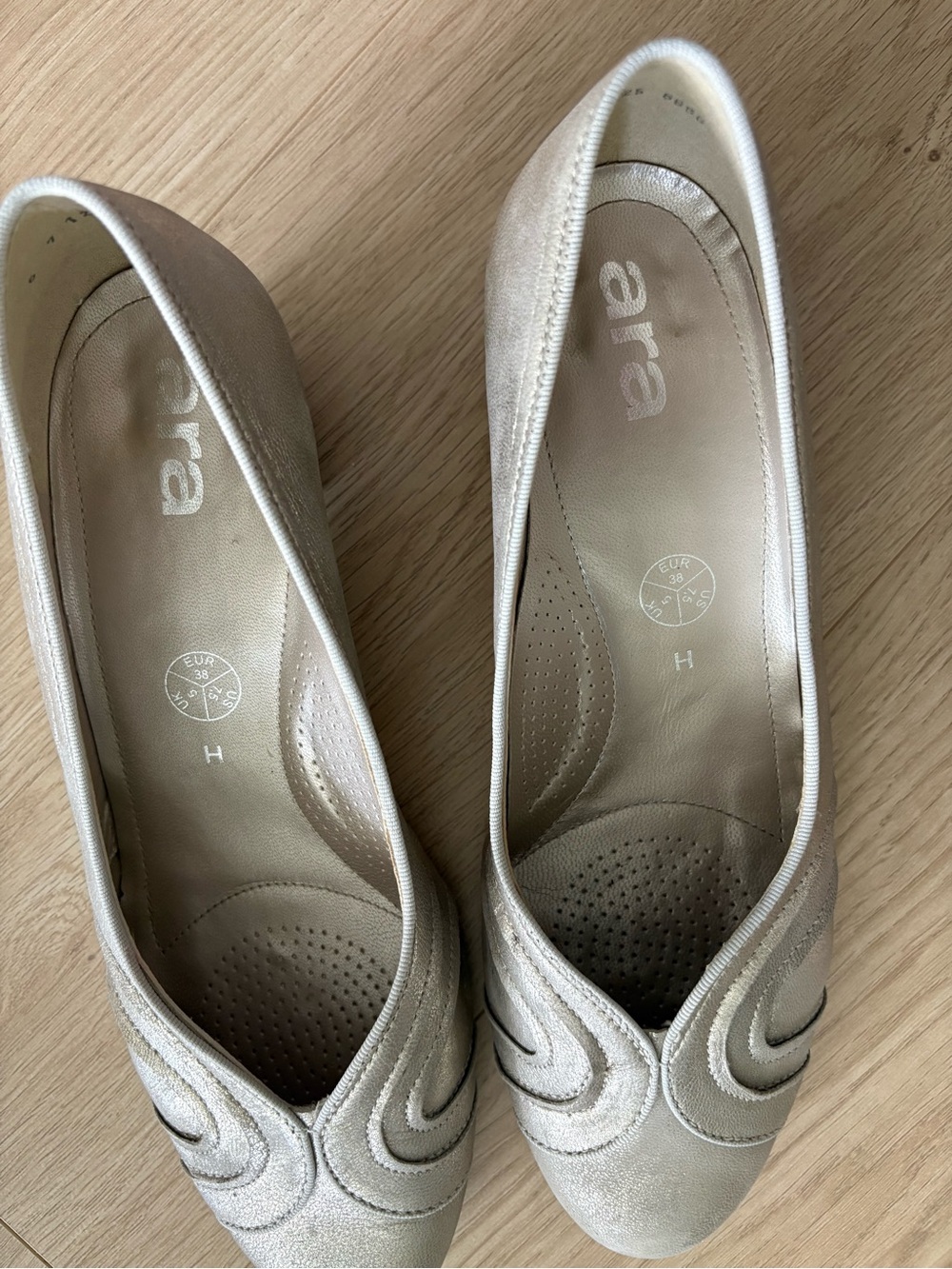 Ara Silver Leather Comfort Low Heels - Picture 7 of 15